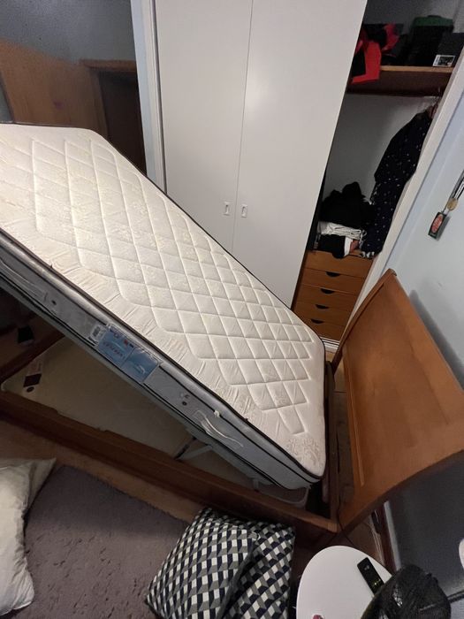 Estrado de cama + 2 colchões