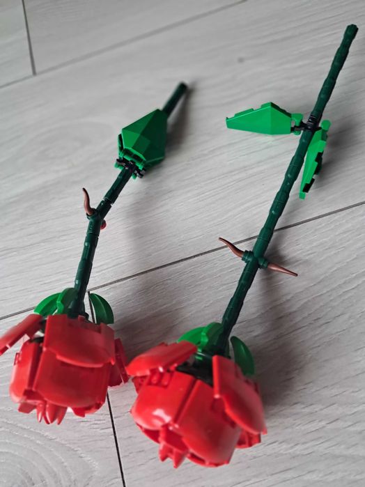 Klocki Lego: 2 różyczki z klocków