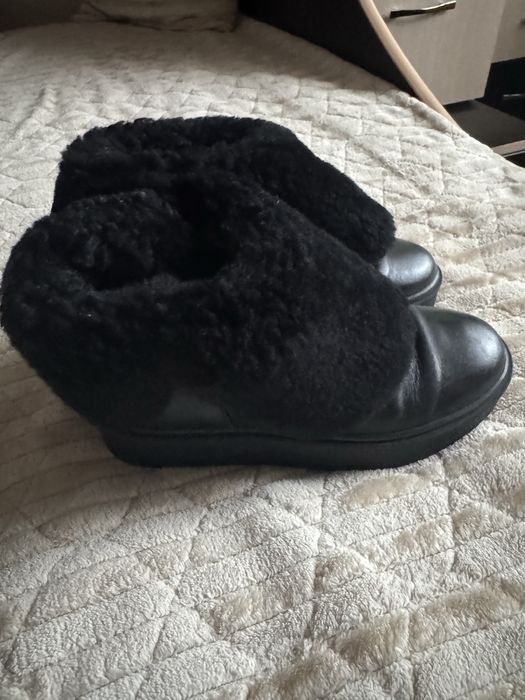 Продам чорні угги