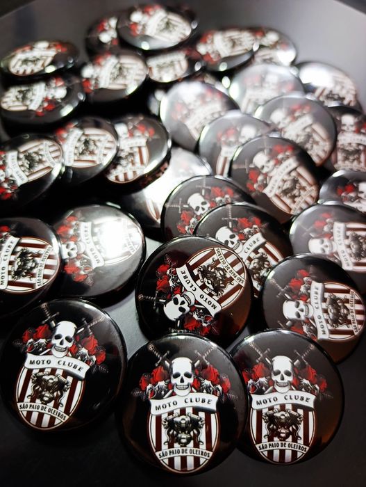 Pins/crachás personalizados