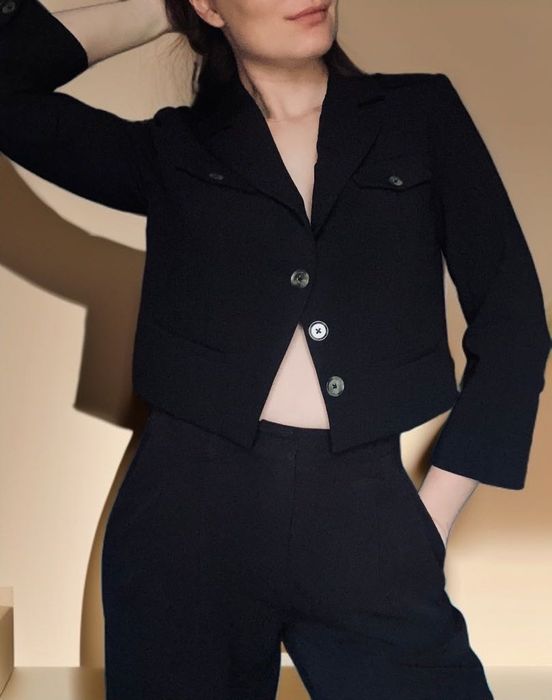 Укорочений піджак чорний жіночий