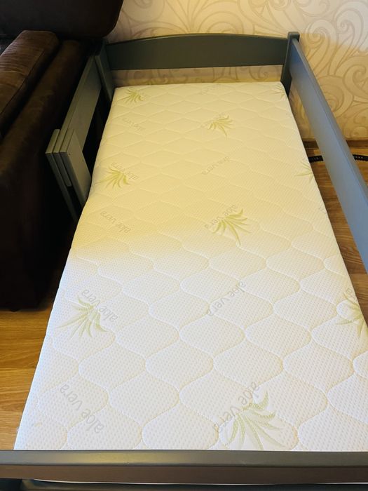 Дитяче ліжко в дуже гарному стані