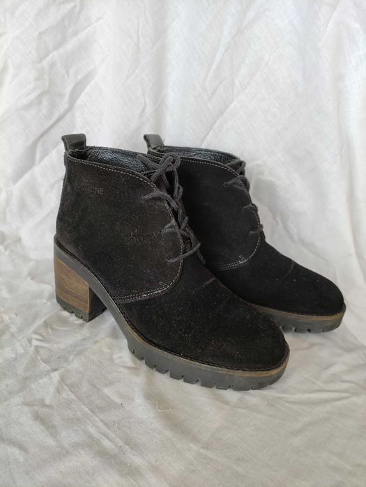 Botas pretas pelo tornozelo com salto médio, nº 37