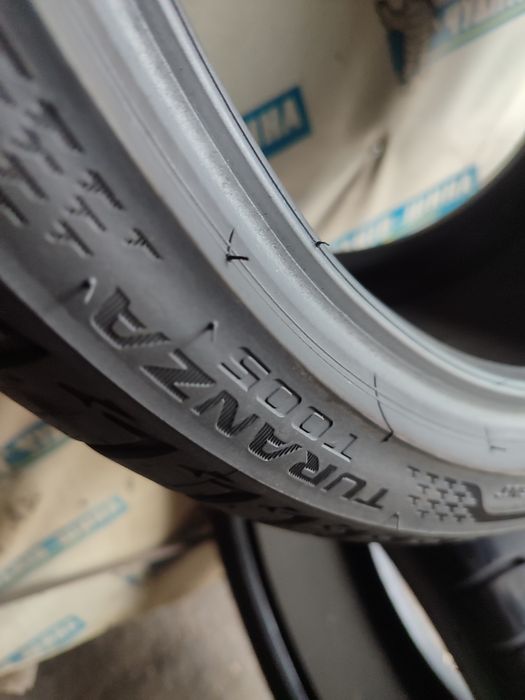 Шини bridgestone 255 35 r21 літо 23-й рік