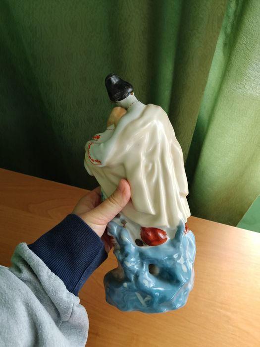 Piękna porcelanowa figurka para folklor ceramika