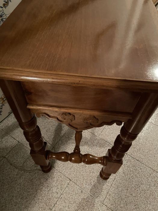 Consola em madeira de castanho