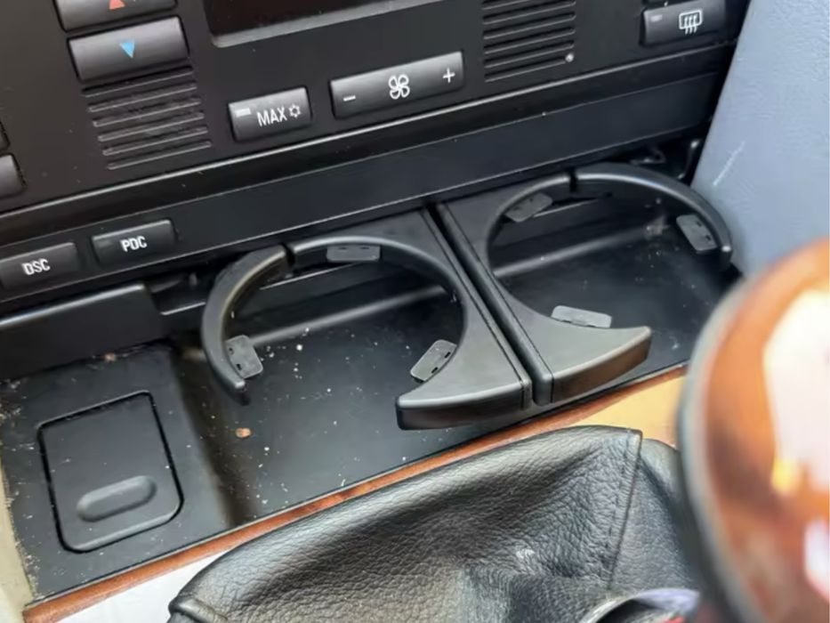 Подстаканники в штатное место для BMW 5 серии Е39