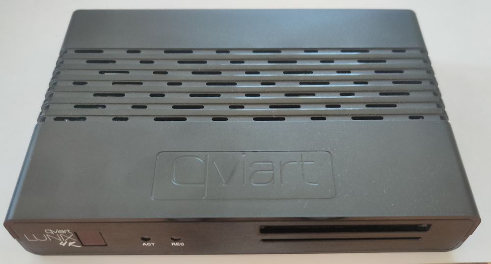 Enigma 2 Qviart LUNIX 4K Tuner Combo DVB-S2X + DVB-T2/C w idealnym stanie
