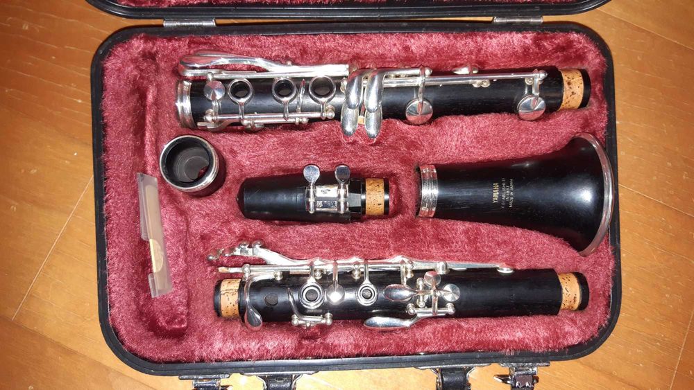 Clarinete Sib Yamaha  YCL  64  Japan ( chaves prateadas)