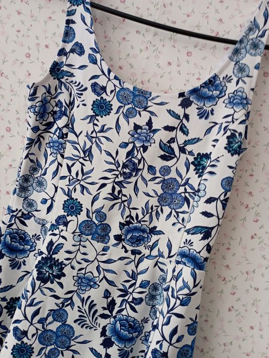 Sukienka w kwiaty H&M