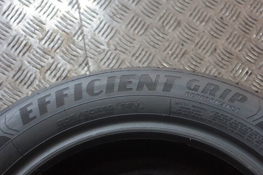 205/60/16 Goodyear Efficient Grip Performance 205/60 R16