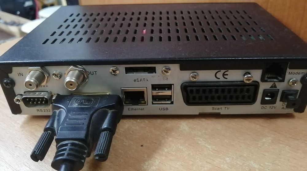 Супутниковий тюнер dreambox 800HD