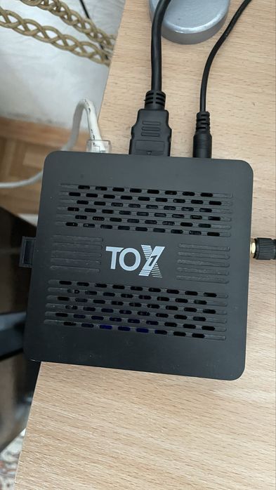 Android TV Box TOX1 4/32GB Медіаплеєр (Ідеальний стан, повний комплект)