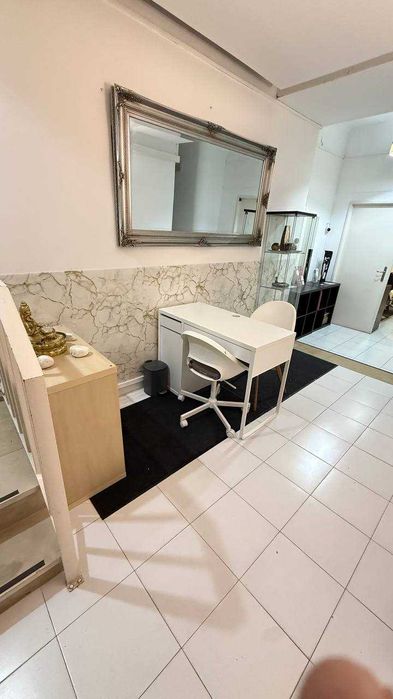 Mesa de manicure em Centro de Estética | Junto El Corte Inglés |250€/mês