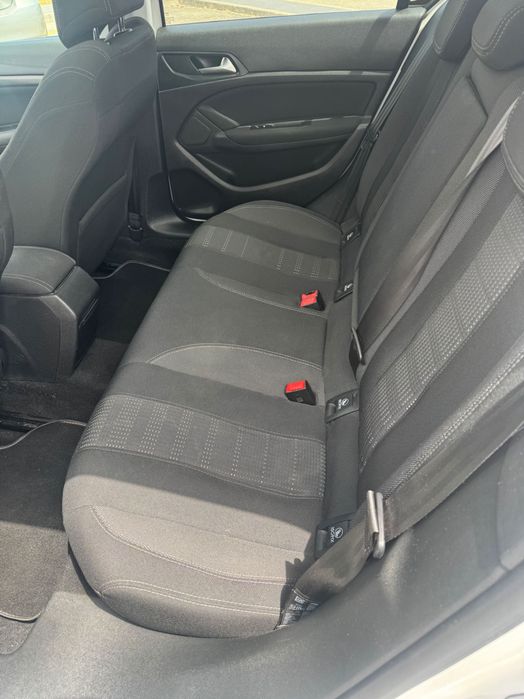Peugeot 308 — fotografia 8