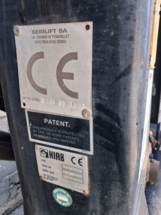 Várias gruas Hiab 060