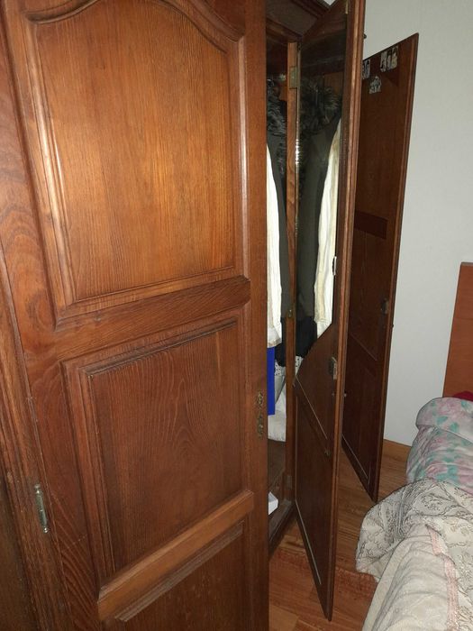 Guarda vestidos em madeira