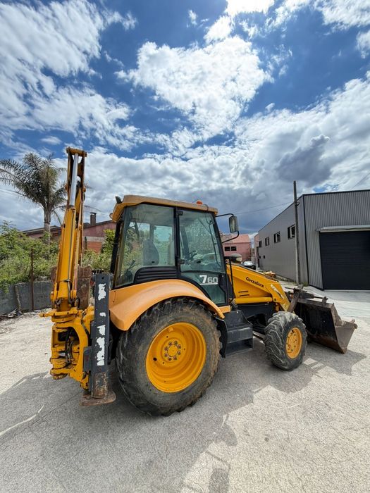 Retro Fermec 760 4x4 com matrícula