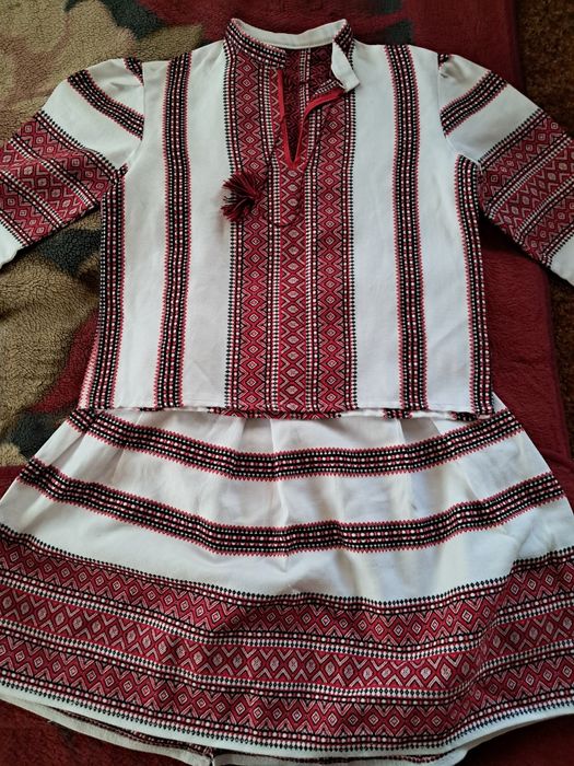 Продам дитячі вишиванки і теплу жилетку дитячу