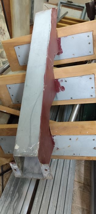 Escada em Madeira e Metal