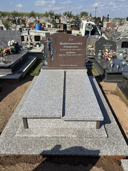 Pomniki/Parapety/Grobowce