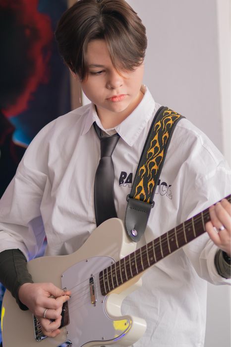 Уроки гри на гітарі, бас-гітарі, барабанах, з вокалу та інш.