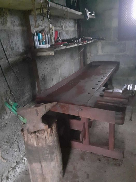 Sprzedam stół stolarski z imadłem używany 2 m