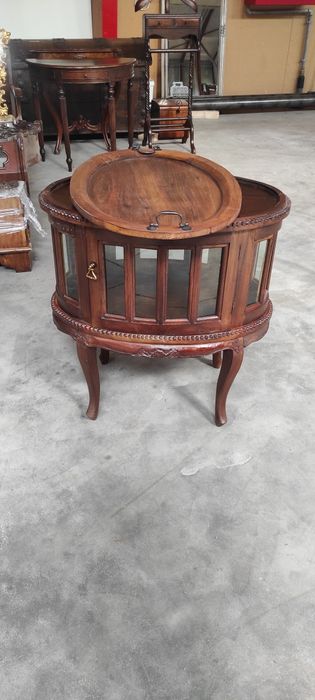 Antyczny drewniany barek z tacą