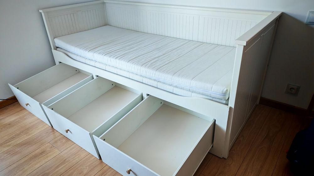 Sofá, cama individual e cama de casal 3 em 1 + mesa cabeceira