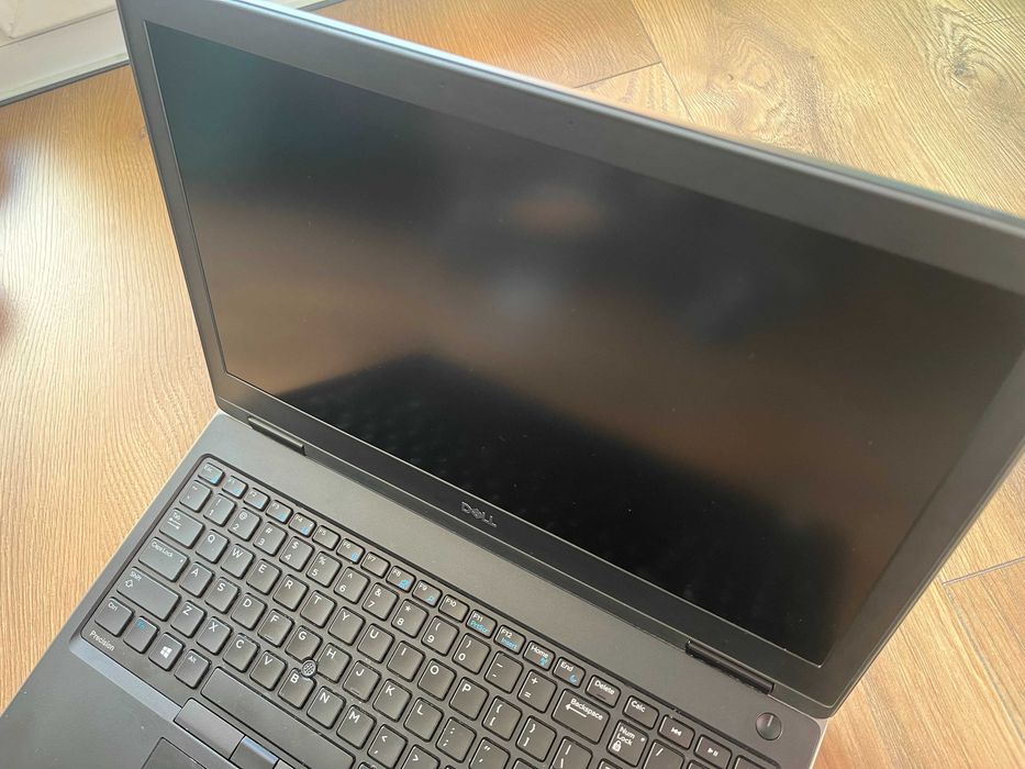 Dell Precision 7530 i7 8750 / 32GB / Nvidia Quadro P1000 4GB / 256 GB / 1 TB