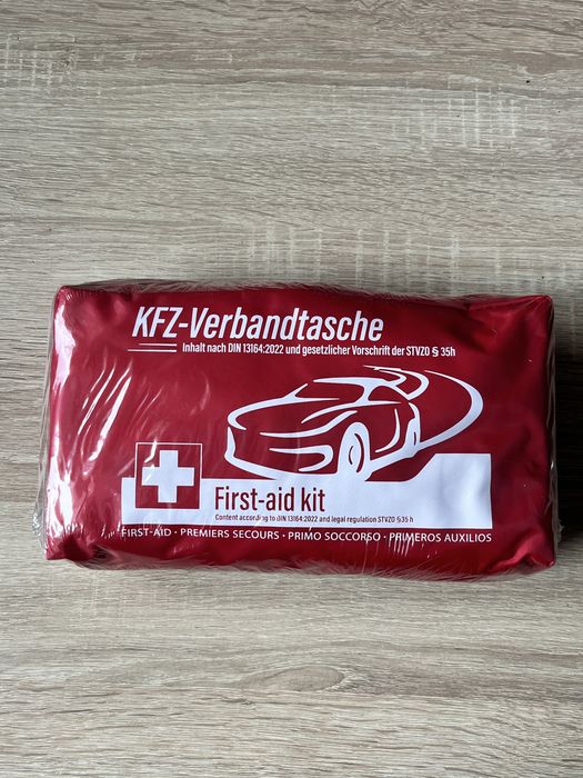 Apteczka samochodowa din 13164