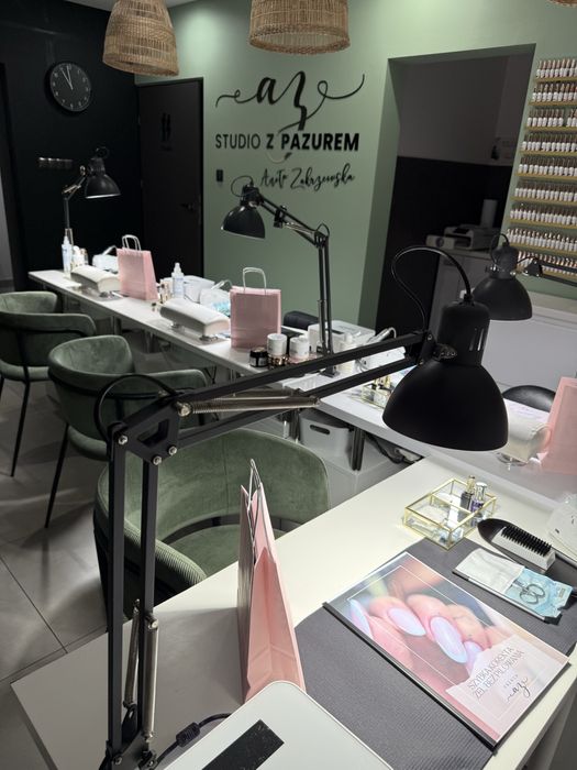 Kurs Szkoła stylizacji paznokci 6 zjazdow certyfikaty giftpacki