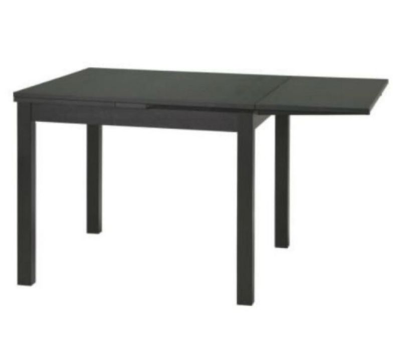 Mesa 4 cadeiras e 2 bancos