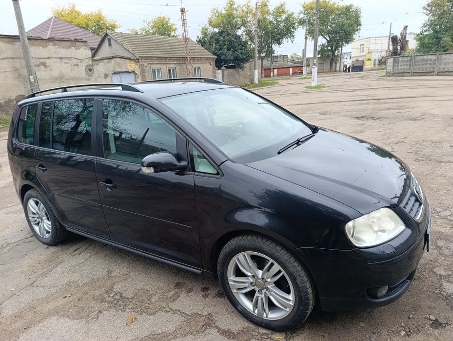 продаю Walkswagen Touran 2004