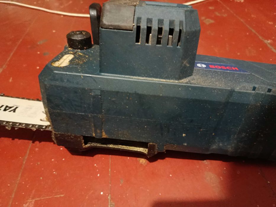 Акумуляторна цепна пила BOSH 340