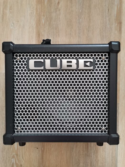 Guitarra elétrica, pedaleira e amplificador