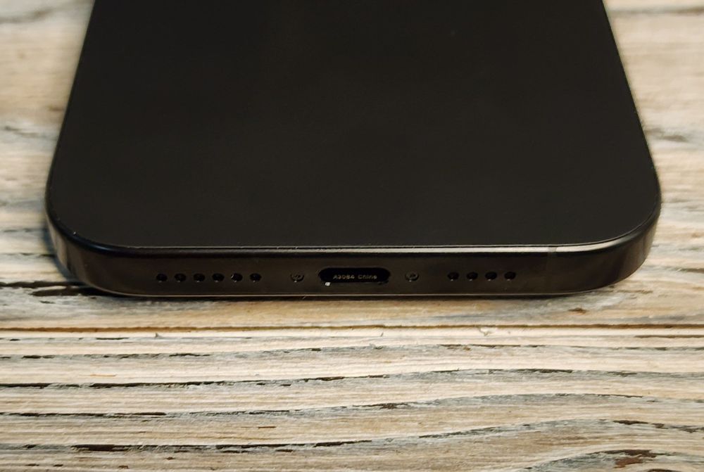 IPhone 16 Pro Max 256 eSIM Black магазин гарантия EmojieStore 900$