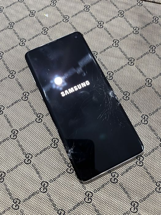 Смартфон Samsung S10 8/128