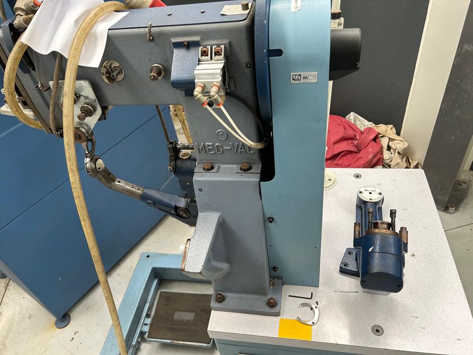 Máquina de coser solas com 2 cabeças, lateral e vertical.