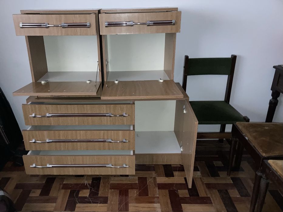 Dou a quer precisar e vier buscar.