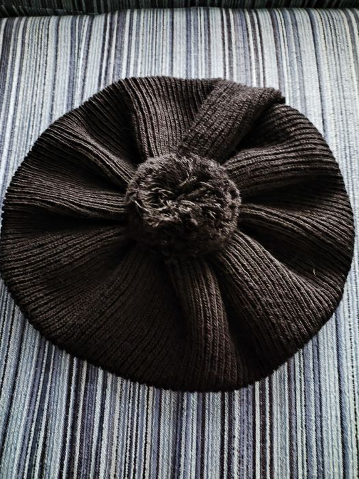 Um lote de 3 saias de boa fazenda + gorro de lã