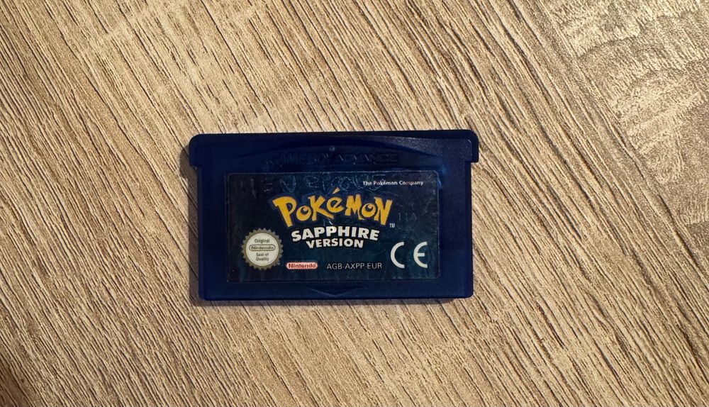 Pokémon Sapphire Version (GBA) EUR COMPLETO CIB, Caixa Poster Original