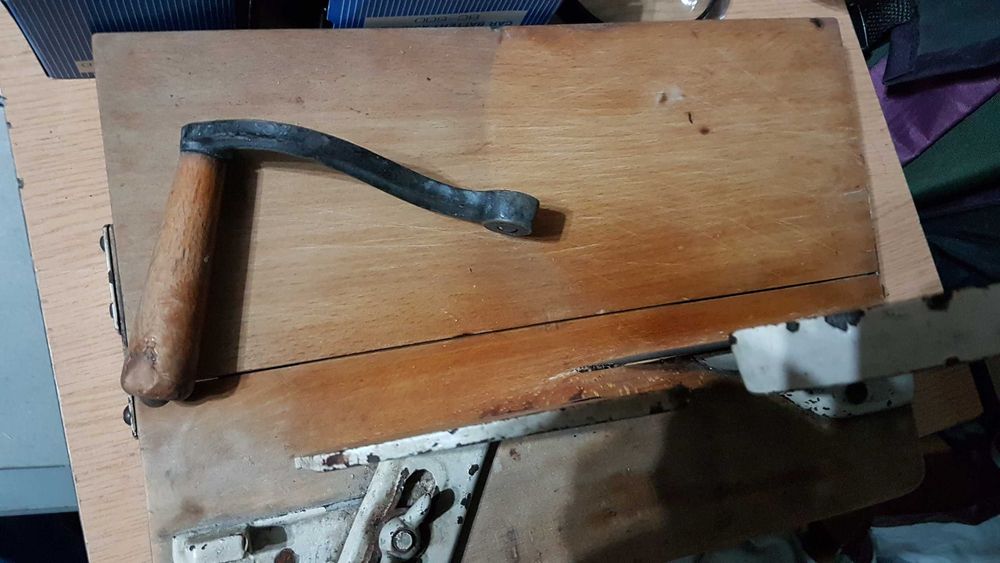 stara krajalnica do chleba pamiątka prl