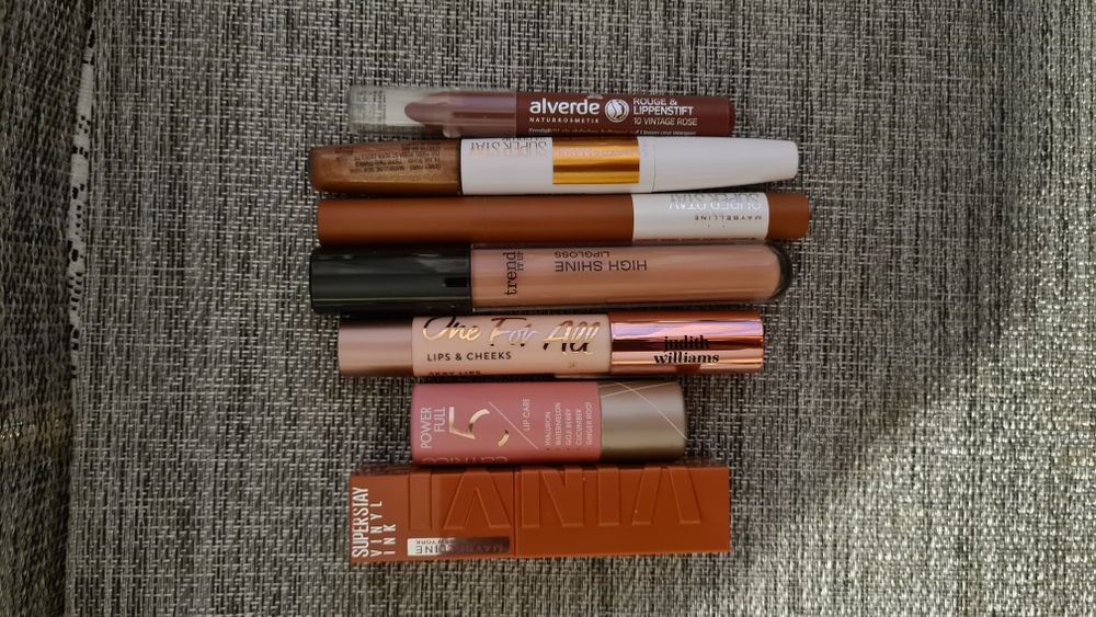 Szminki i błyszczyki loreal Maybelline i inne