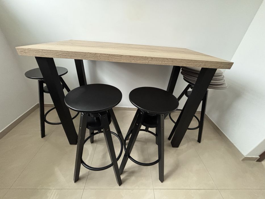 Zestaw stól kuchenny + 4 x hoker