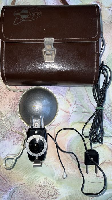 Lampa błyskowa z lat 60-tych.