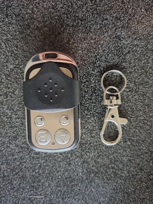 2 Universal Remote Controls (Fixed Code) 433MHz438920758984724483