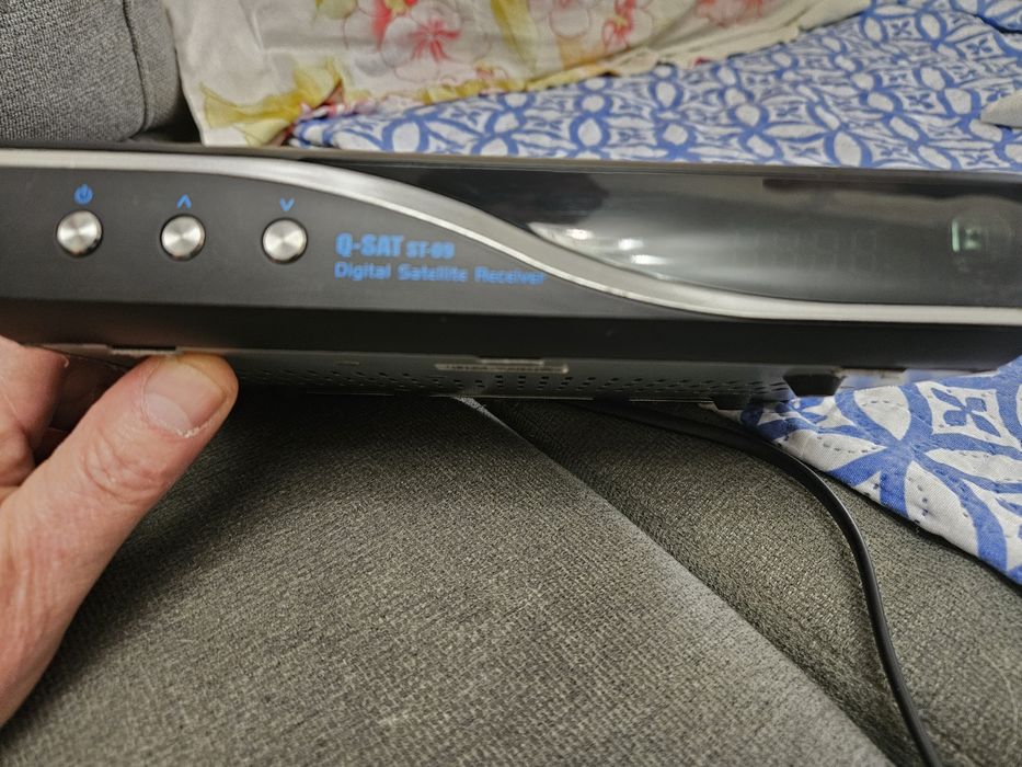 Спутниковый тюнер  Q-SAT ST-09