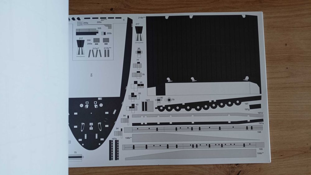 Model kartonowy - Lotniskowiec USS WASP - Wydawnictwa  Angraf 137
