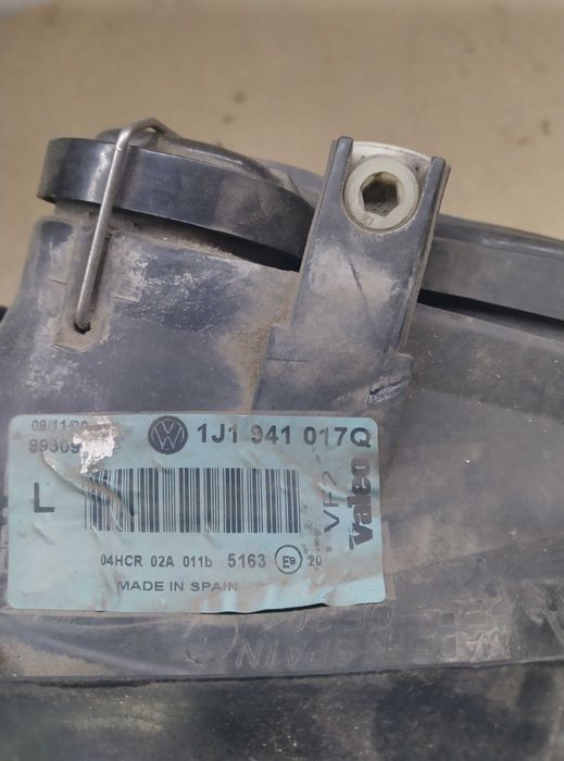 Golf IV lamap lewa czarna orginalna 1J1